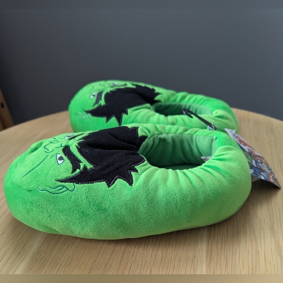 NWT Marvel Avengers Green Hulk Kids Unisex Plush Mooshy Slippers (Sz. Small 7/8) - Picture 3 of 15